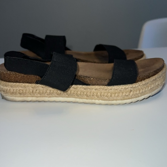 Madden Girl Used platform sandals - Picture 2 of 5